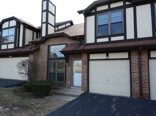 236 Oak Knoll Ln, Bloomingdale, IL