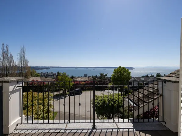 2353 Orchard Ln, West Vancouver, BC V7V 4X6