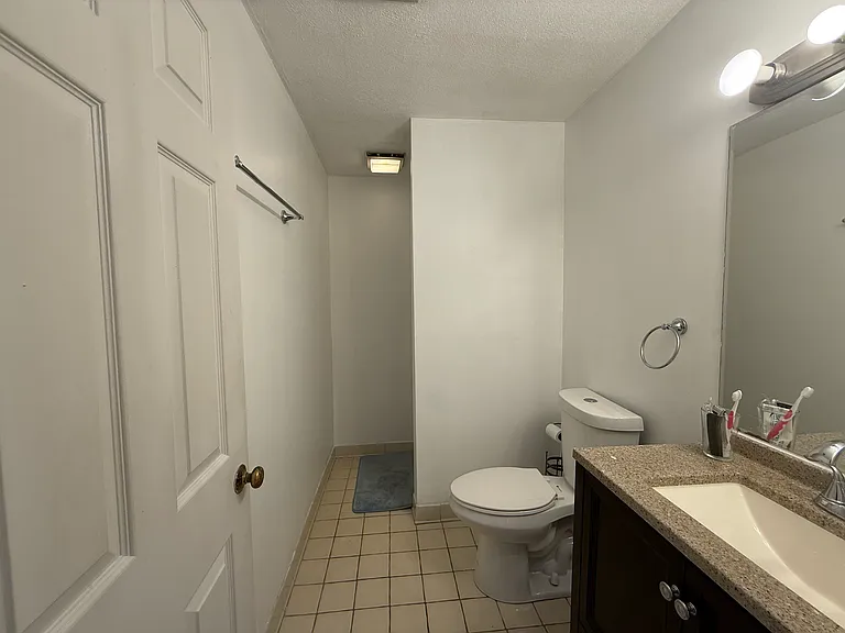 24 South St — Photo 10