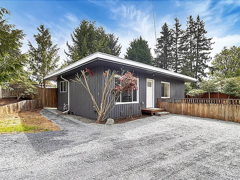 2325 Cherry Rd #B — Photo 1