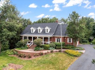 42W183 Ravine Dr, St Charles, IL 60175