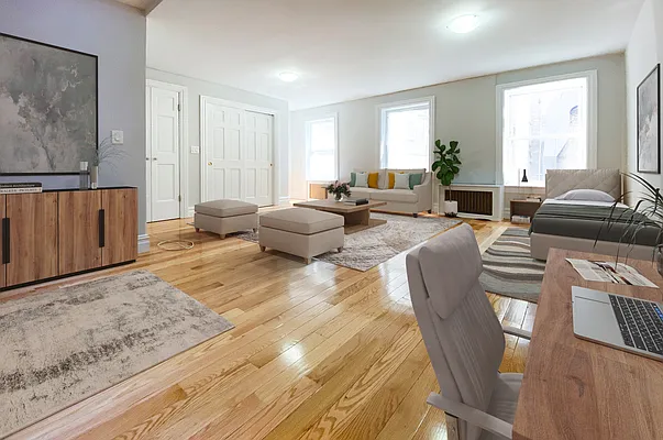 Rented by Coldwell Banker Warburg | media 9