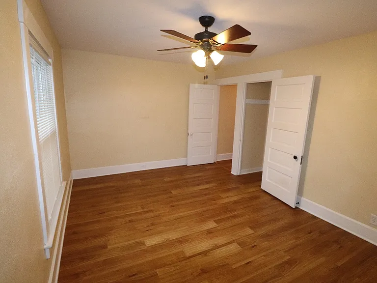 Well-maintained Double with Small Yard — Photo 28