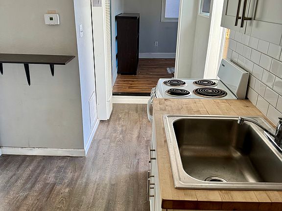 4th image of 403 Bradley St