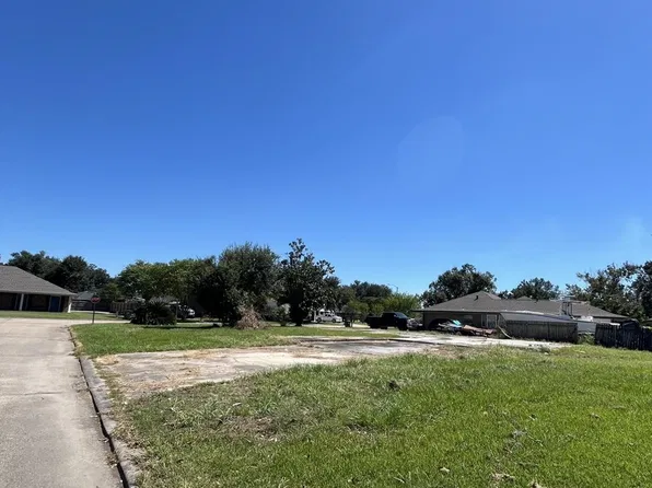 137 Presque Isle Dr, Houma, LA 70363