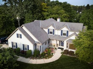 W157N6440 Columbine Ct, Menomonee Falls, WI
