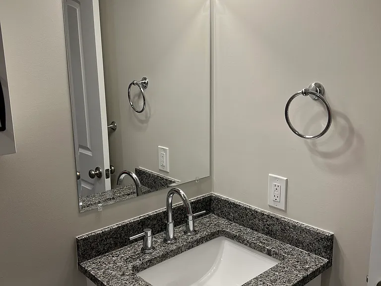 308 E Washington St — Photo 9