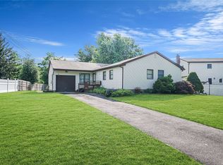 7 Edwil Ct, Holbrook, NY 11741