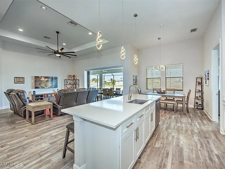 3527 SW 4th Ln — Photo 5