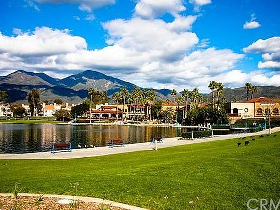 Walk to shopping center