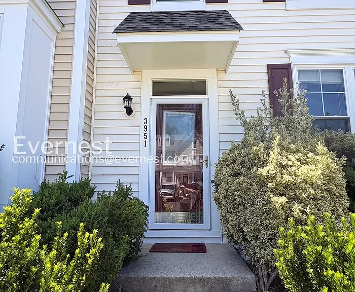 3951 Hartlake St — Photo 2