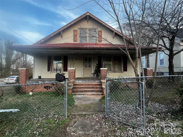 901 8th St, Statesville, NC 28677