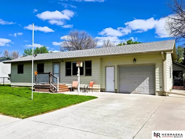 806 Candice St, Valentine, NE 69201