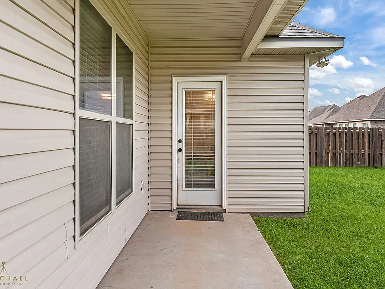 1115 Eli Conner Dr — Photo 4