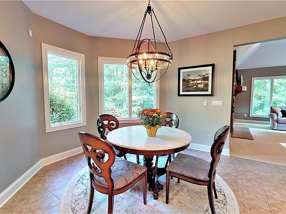 5th image of 10663 Springhill Dr