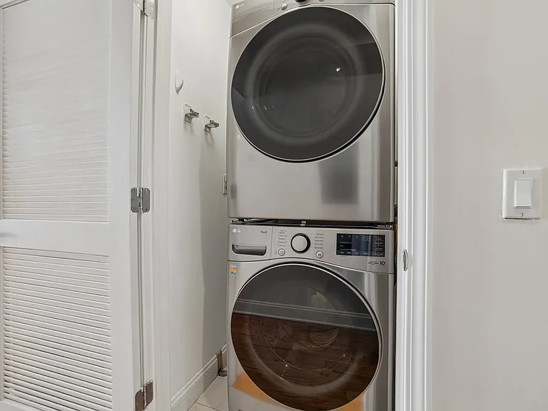 522 Hudson St #1 — Photo 15