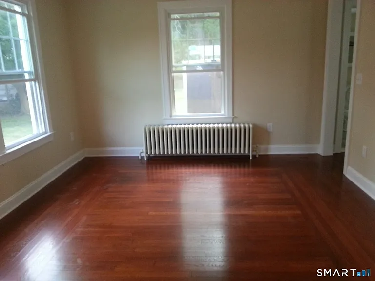 356 Townsend Ave — Photo 8