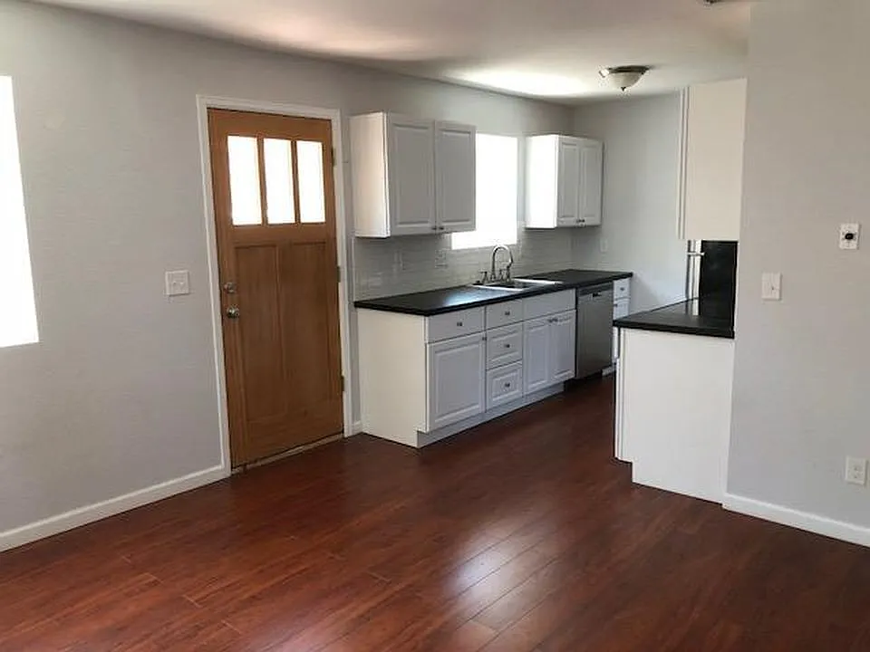 3 bed, 2.0 bath, 1250 sqft, $2,650 — Photo 2
