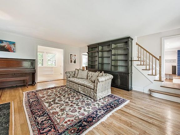 4th image of 150 Harvard Dr