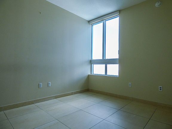 4th image of 1900 N Bayshore Dr APT 4103