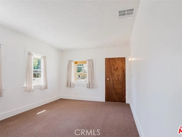 609 Alexander St — Photo 19