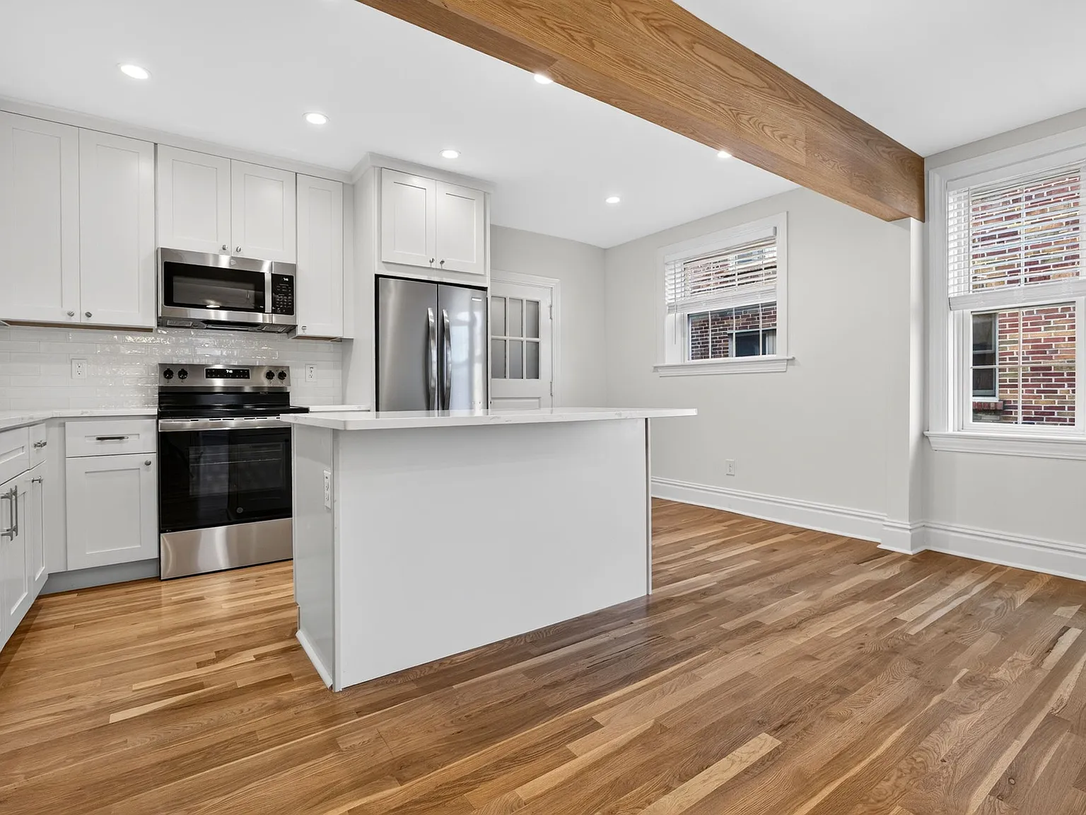 2 bed, 1100 sqft, $2,695 — Photo 4