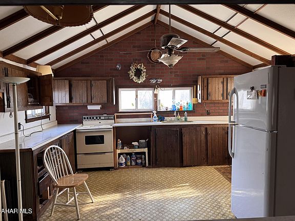 4th image of 3717 Oak Ave