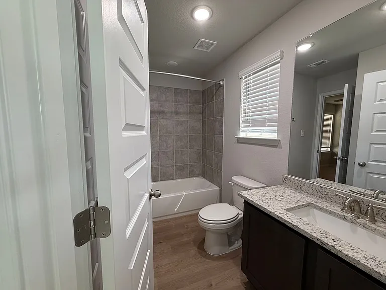 466 Emma Dr — Photo 23