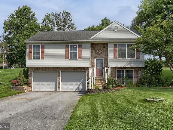 2nd image of 3227 Joyce St