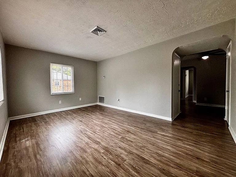 523 Hadley Avenue — Photo 8