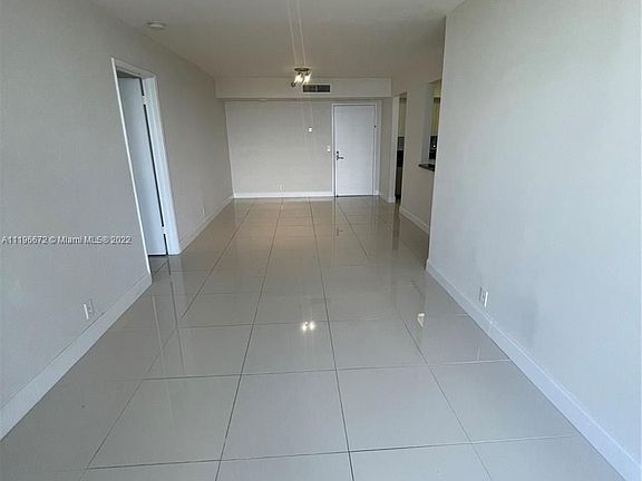 5th image of 3300 NE 191st St APT 1604