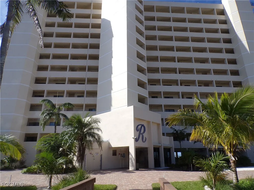 2 bed, 2.0 bath, 1175 sqft, $7,000 — Photo 3