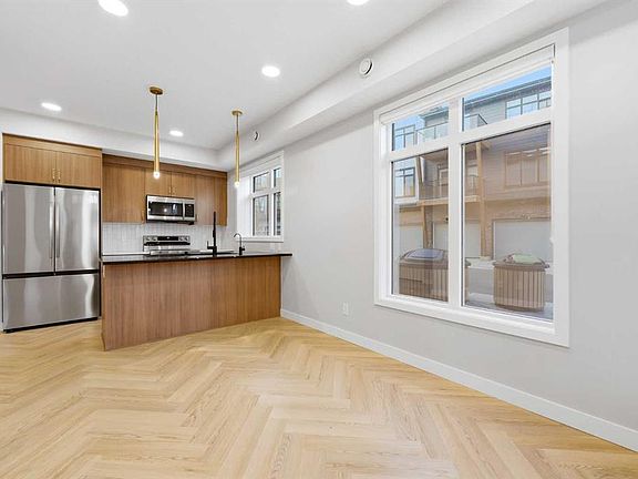 2nd image of 562 Seton Cir SE #301