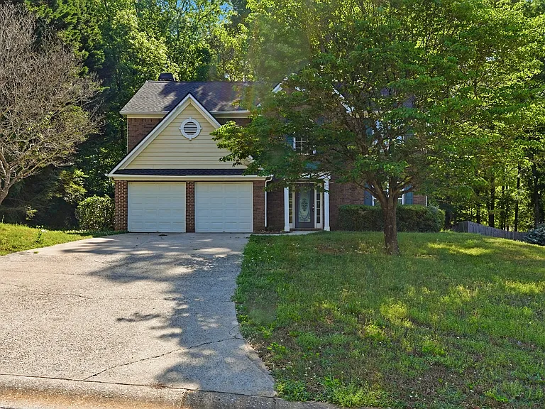 1369 Lamont Dr SW — Photo 1