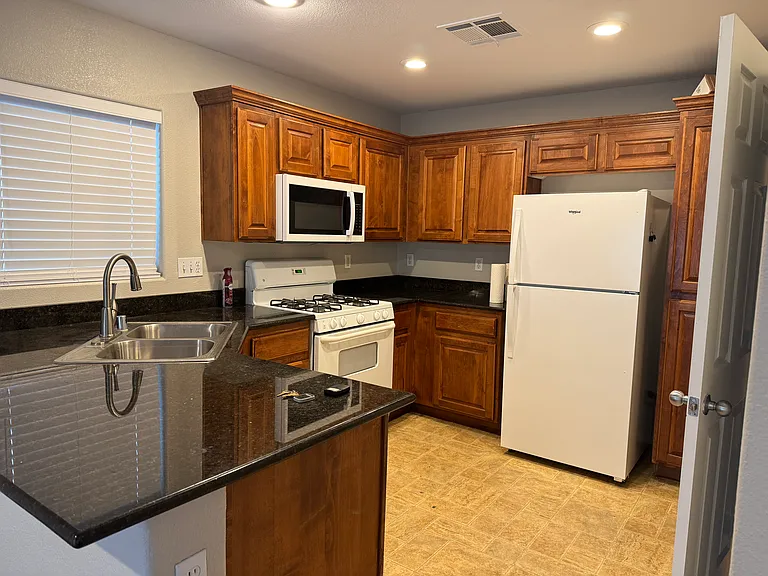 6528 Abbey Door Ct — Photo 5