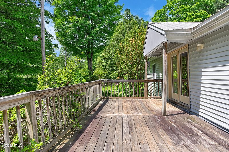 3rd image of 359 Siebert Road