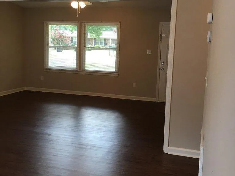 311 Hillcrest Dr — Photo 9