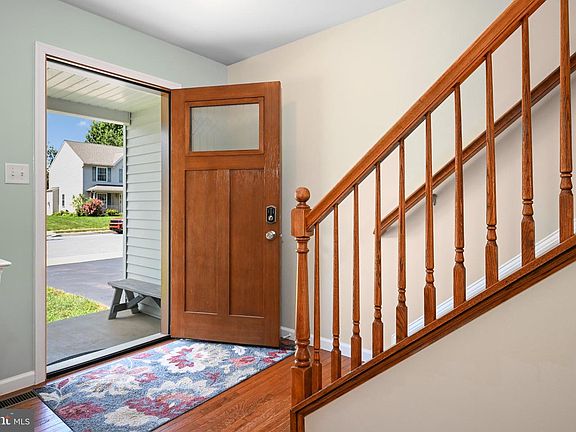 4th image of 203 Deerfield Ln