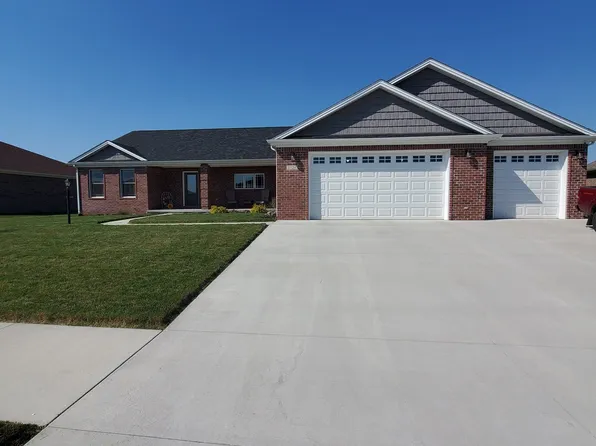1724 Bell Ford Dr W, Seymour, IN 47274