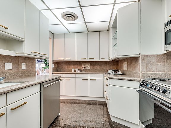 4th image of 3310 Fairmount St #12E
