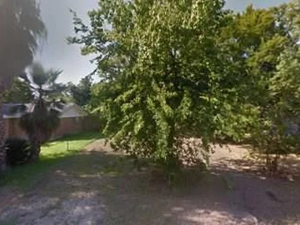 212 Woodward St, Alvin, TX 77511