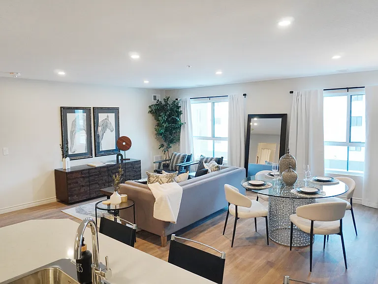 667 Talbot St — Photo 16