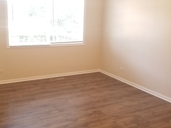 5th image of 1105 Barberry Ln