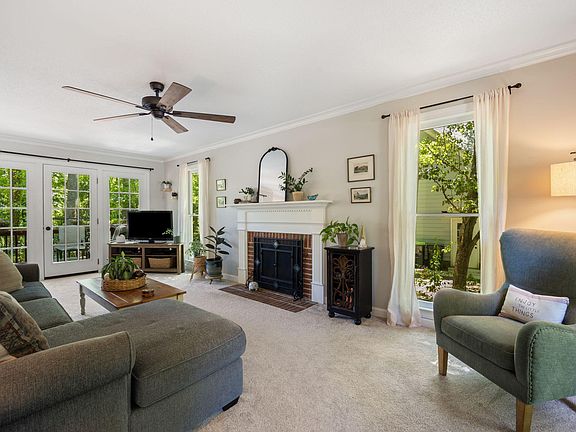 5th image of 1307 Chimney Hill Dr