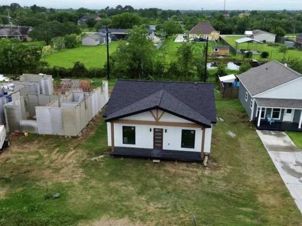 510 Jenni Ln, San Leon, TX 77539