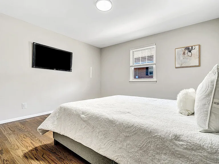 Marlton Colonial Apartments — Photo 6