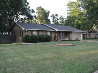 106 E Andrew Ave, Springdale, AR 72764