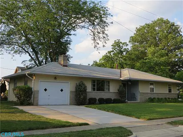 747 Chelsea Ave photo 1