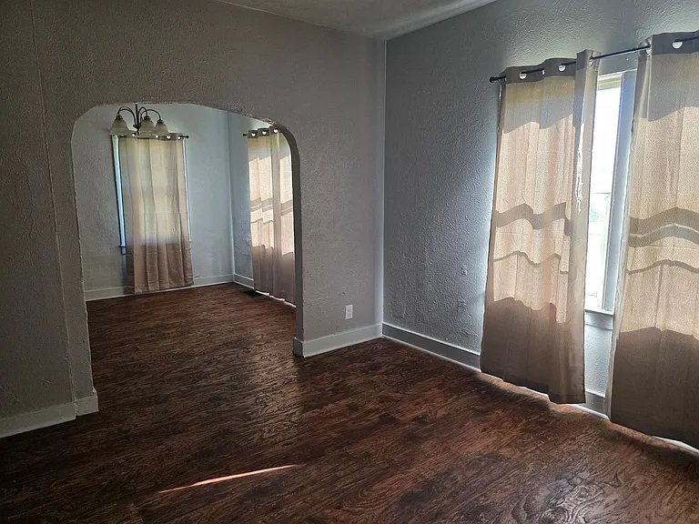 2203 Smith St — Photo 11