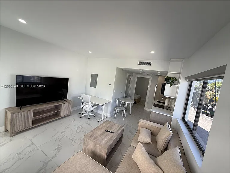 944 Jefferson Ave #16 — Photo 3